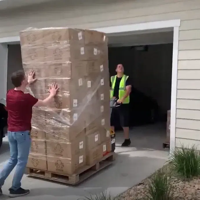 unloading Octopush delivery